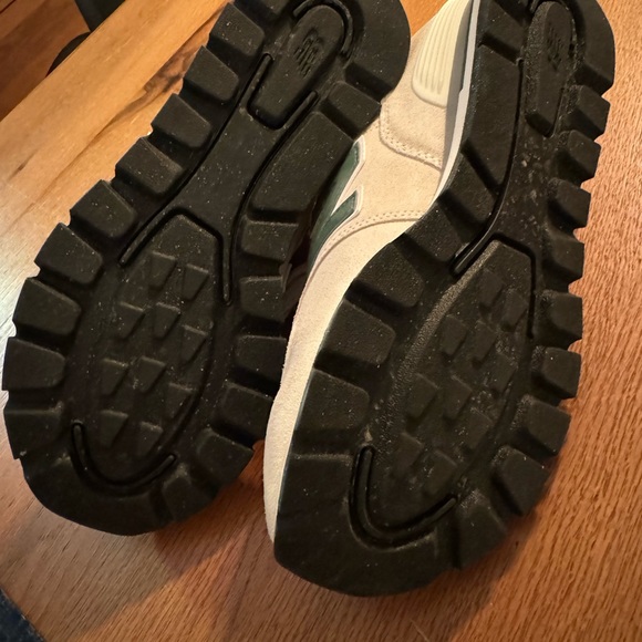 New Balance shoes men’s size 9.5 ‘WORN ONCE’ - Picture 3 of 5